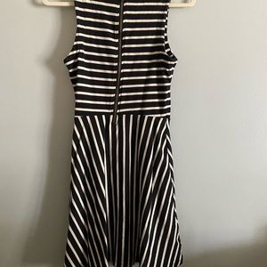 Sleeveless stripped dress
